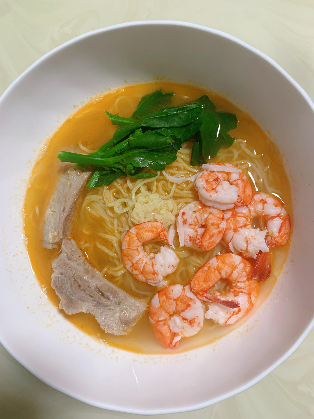 广式竹升面汤（肉骨鲜虾汤）