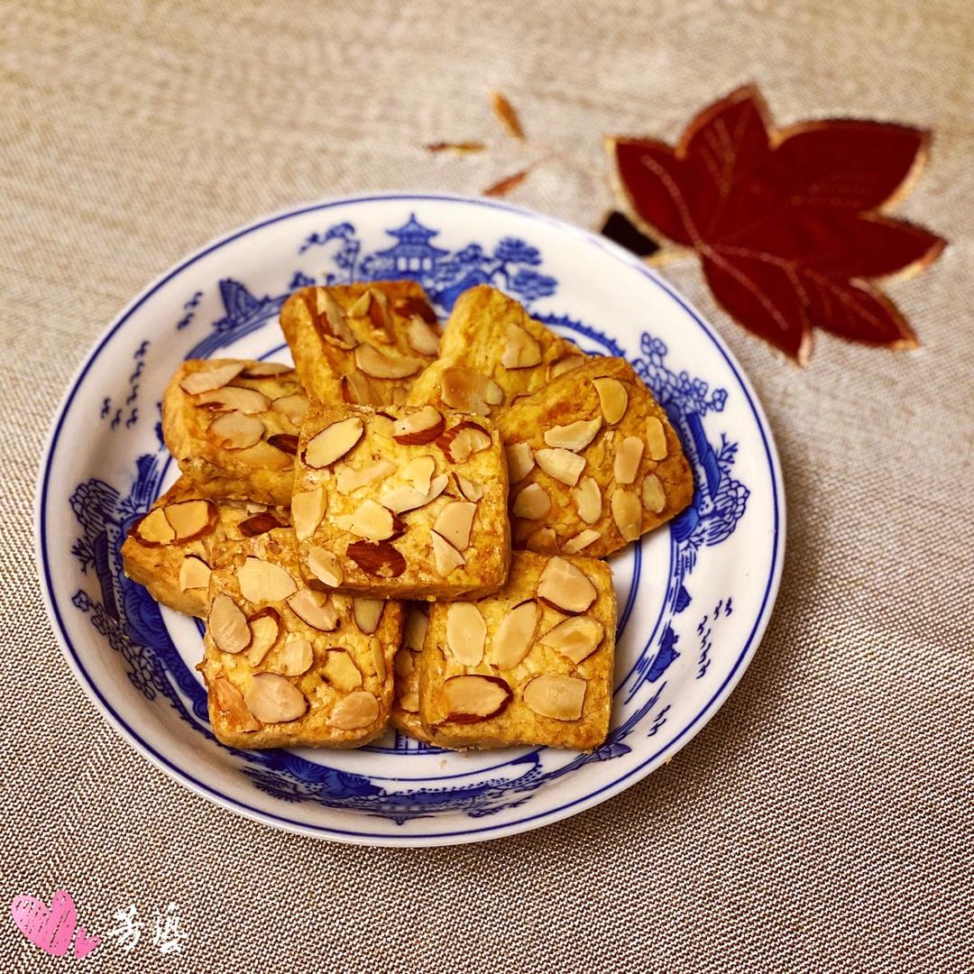 酥的掉渣的杏仁曲奇饼干