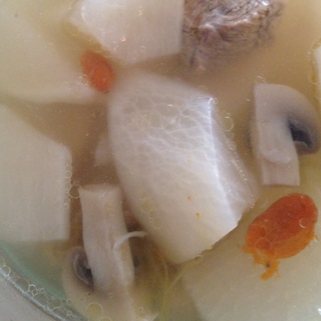 白萝卜牛腩汤