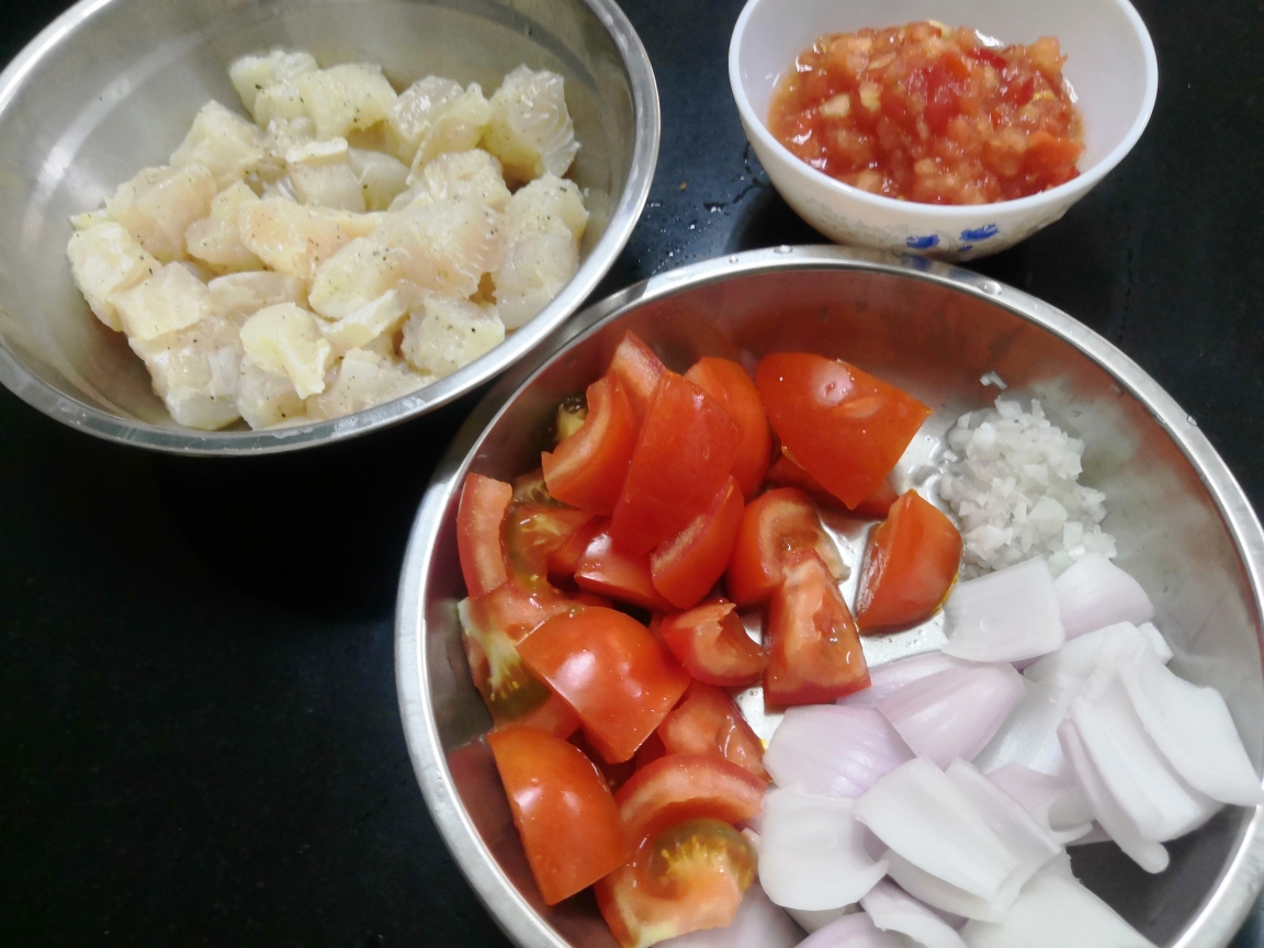 简易版番茄巴沙鱼柳/龙利鱼（减脂可食）的做法 步骤2