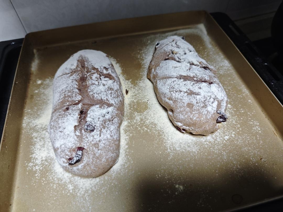 全麦蔓越莓核桃软欧包