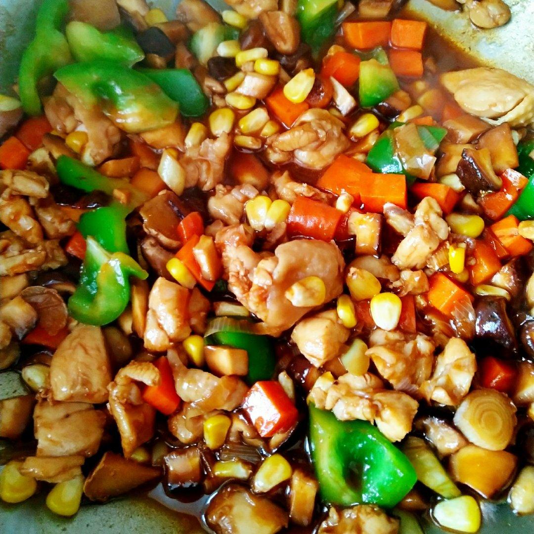 【香菇鸡肉焖饭】