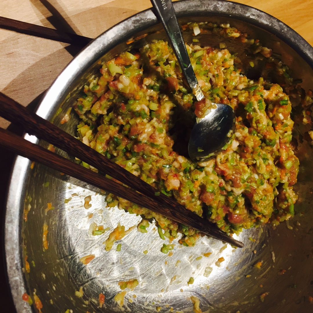 芹菜胡萝卜猪肉水饺