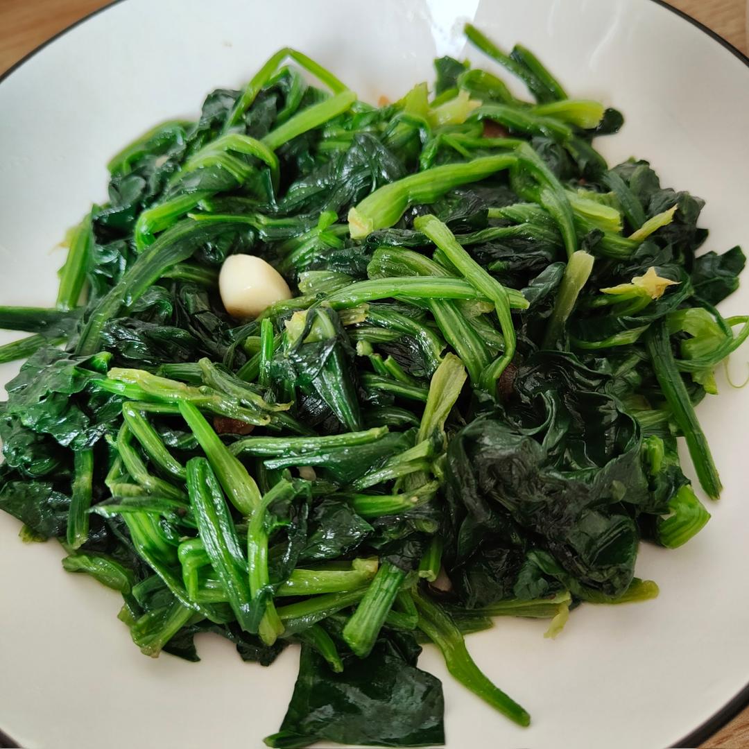 不涩口又嫩的清炒菠菜