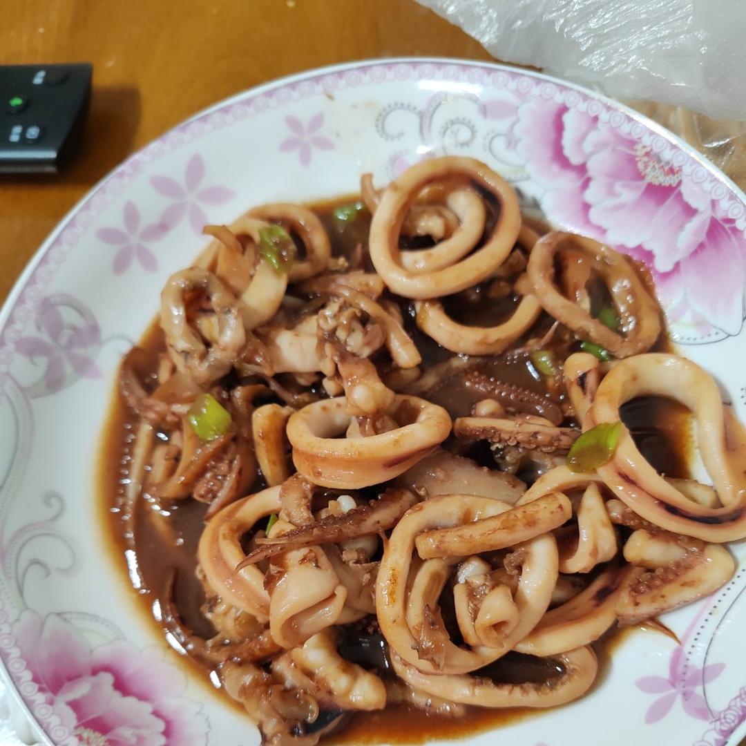 爆炒鱿鱼须，加上这一步，可以与铁板鱿鱼媲美