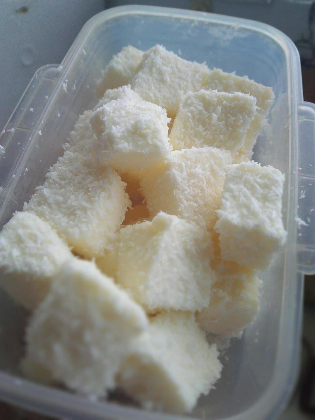 重奶油椰丝牛奶小方的做法