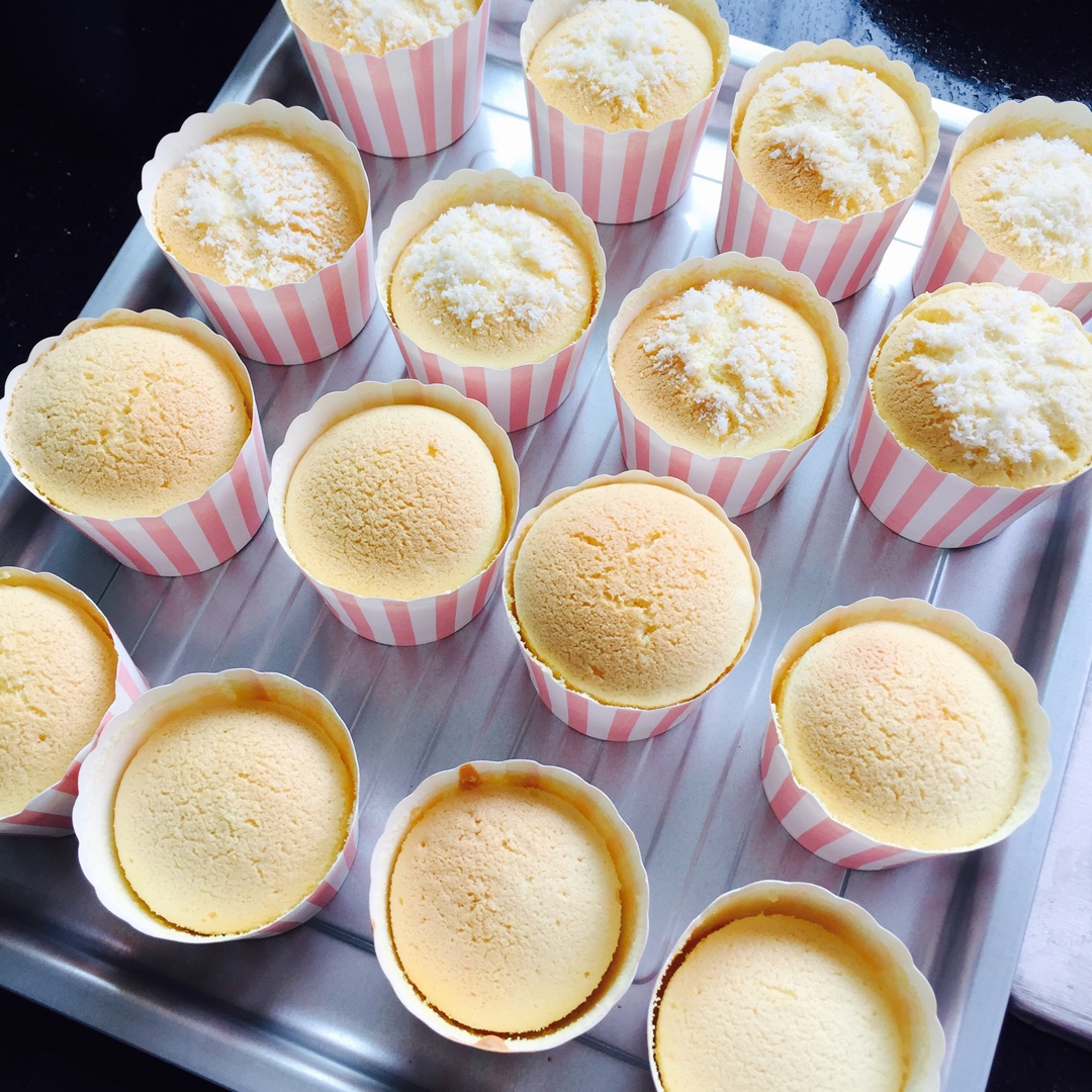 【原味戚风纸杯蛋糕(烤箱做纸杯蛋糕)图片】╮ _彼端,_下厨房