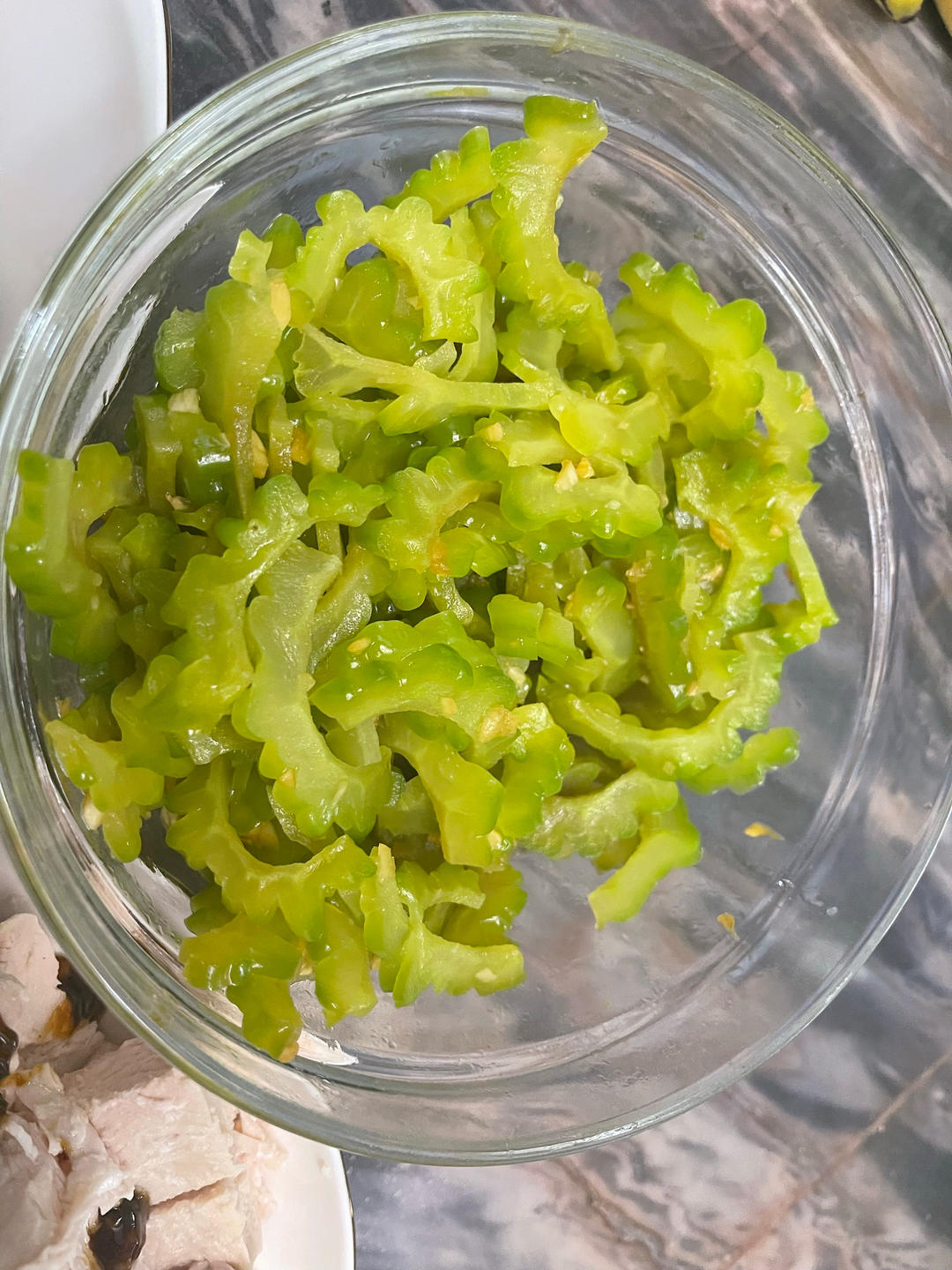 凉拌苦瓜(色碧、味脆)