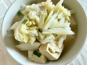 不加肉的炖白菜冻豆腐的做法 步骤1