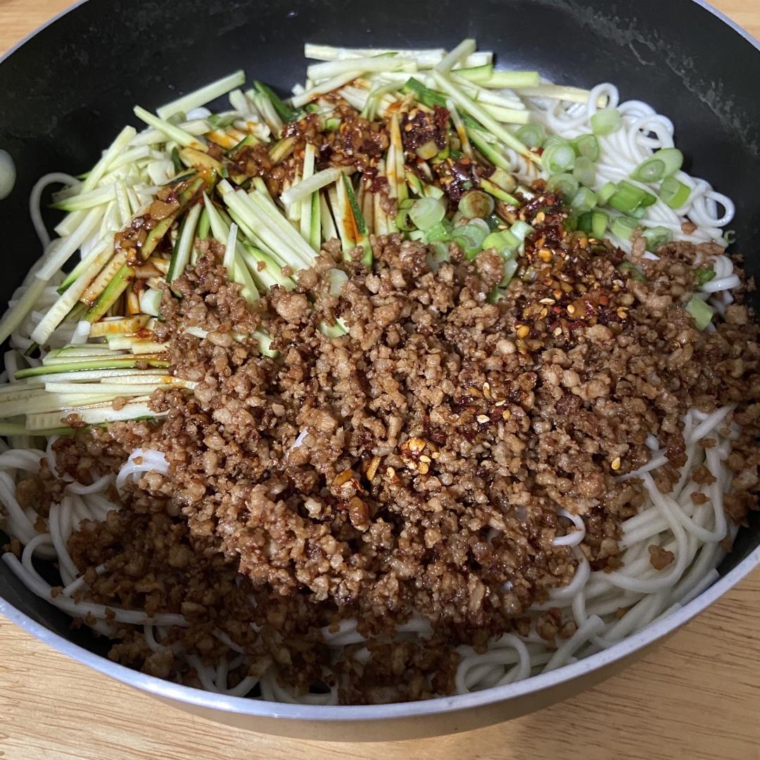 保姆级大师肉臊拌面