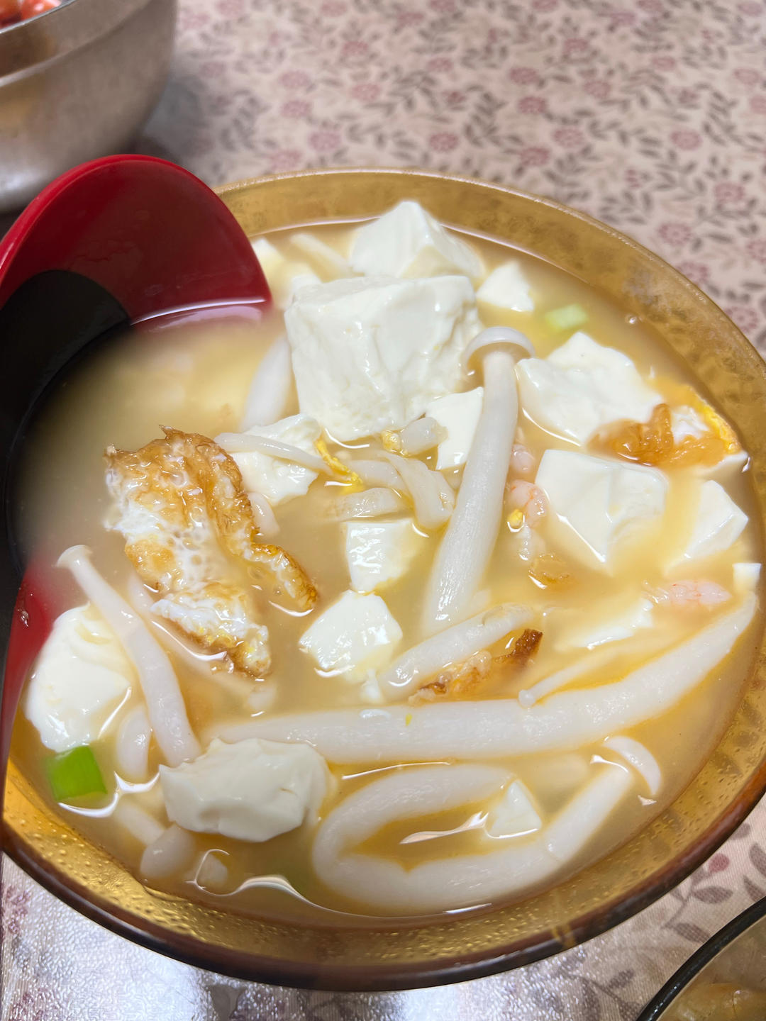 鲜虾菌菇豆腐汤