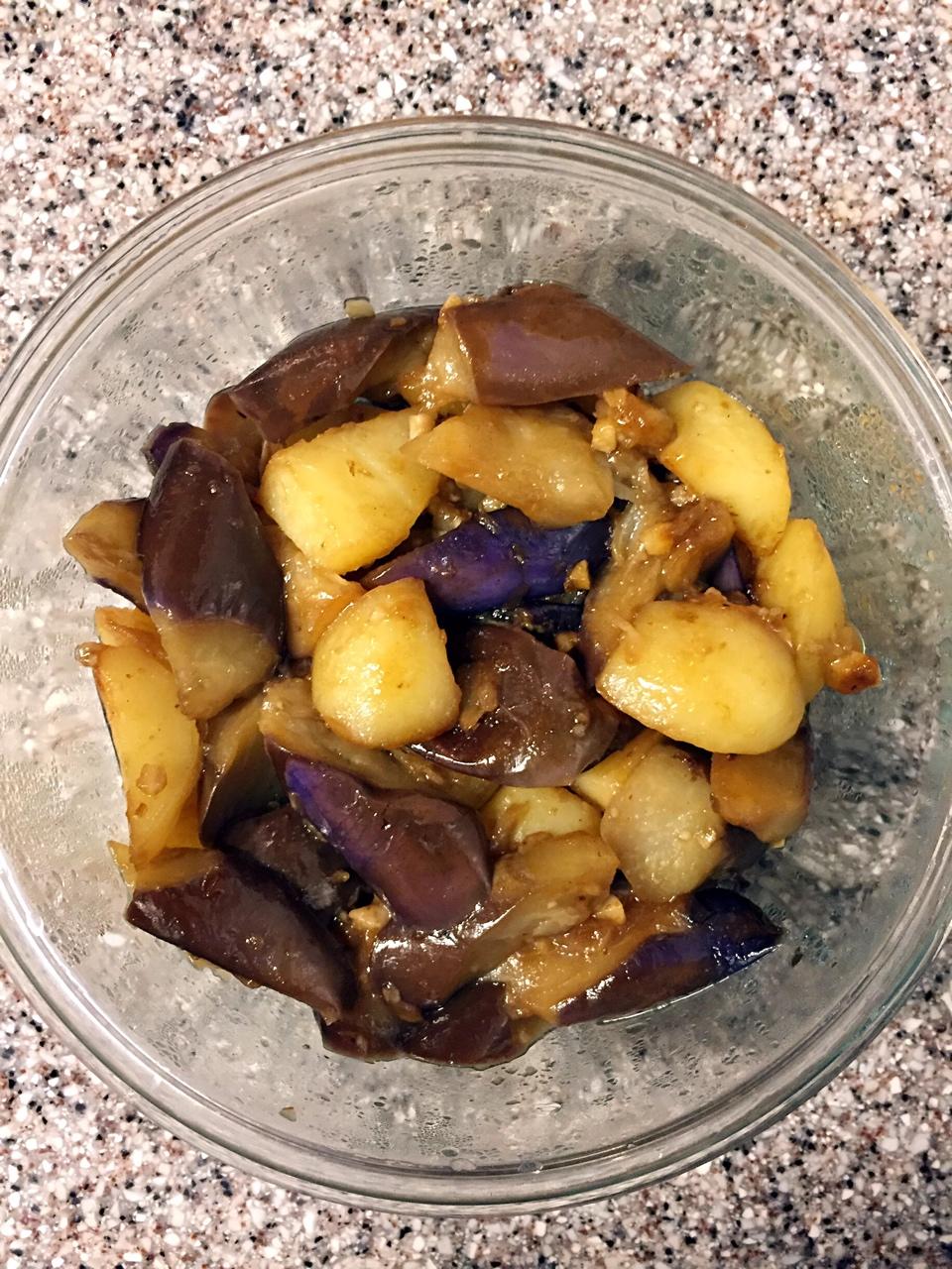 土豆焖茄子