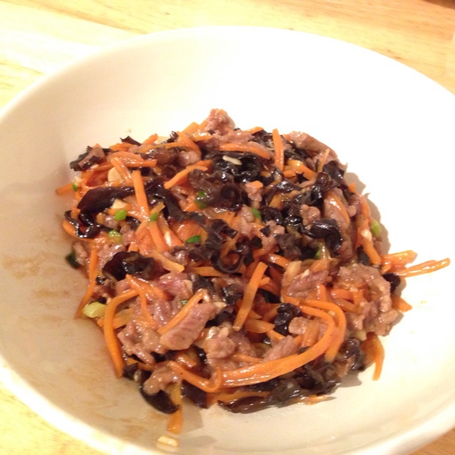 胡萝卜木耳炒肉丝