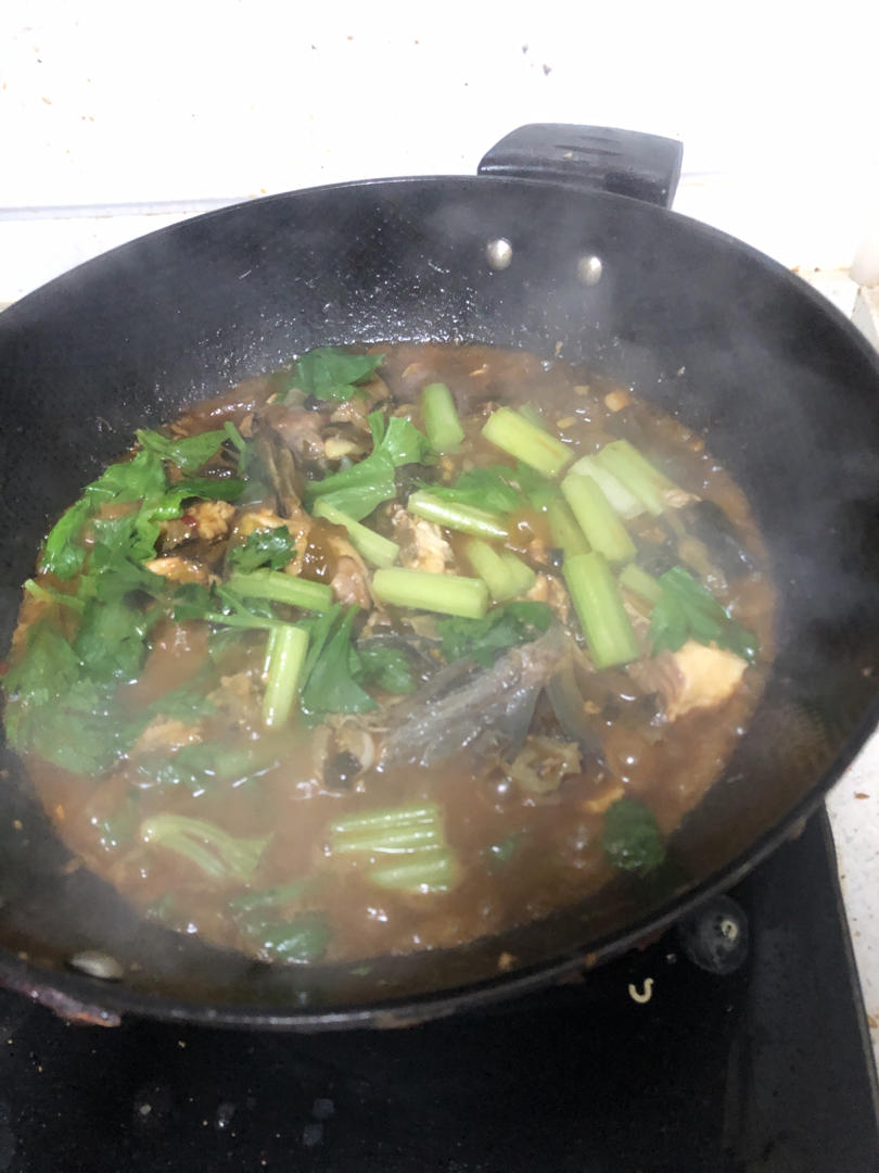 厨师长教你：“红烧鲟鱼”的家常做法，鱼骨头爽脆而且很有嚼劲