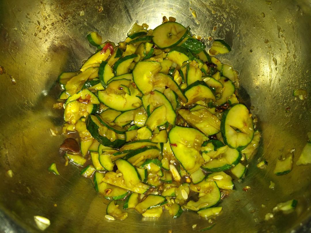 超级好吃的凉拌拍黄瓜