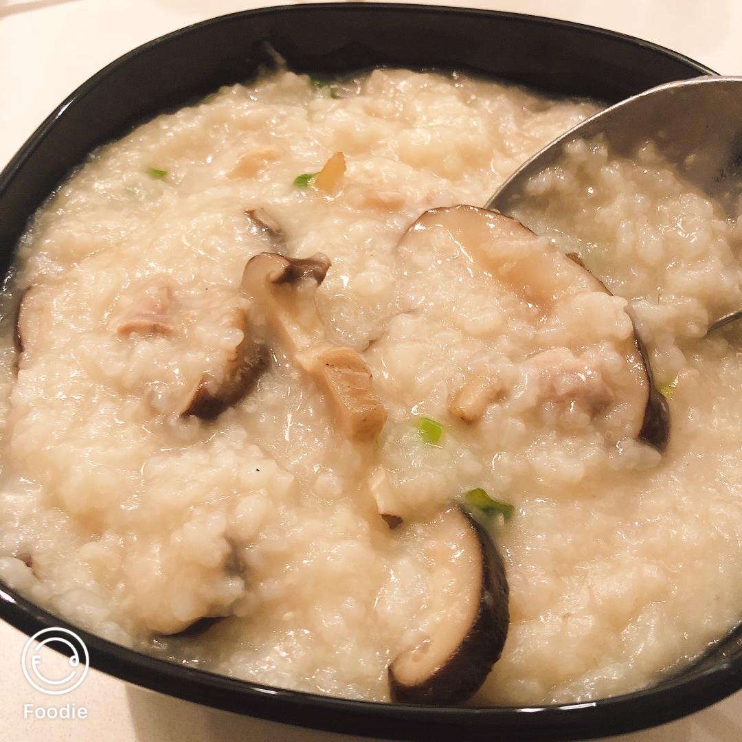 堪比肯德基的香菇鸡肉粥（暖暖的有幸福的味道）