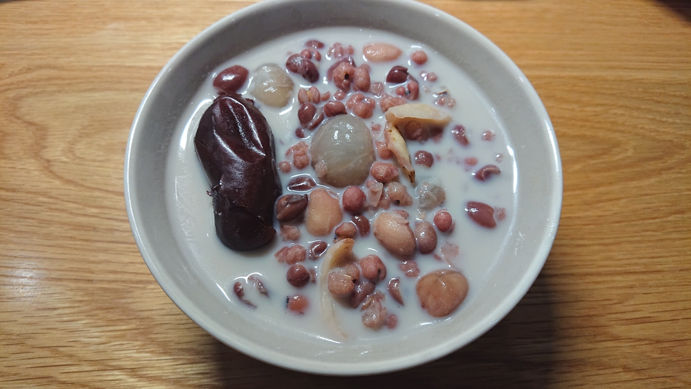奶香红豆薏米粥（电饭锅的妙用）的做法