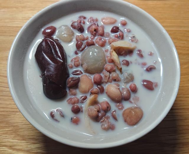 奶香红豆薏米粥（电饭锅的妙用）的做法
