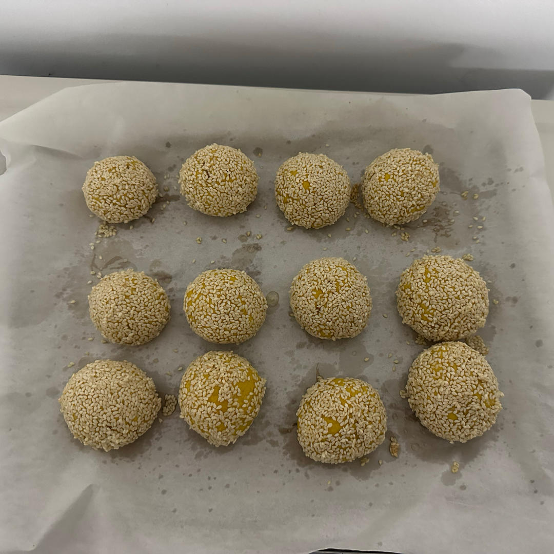 糯叽叽的秋冬甜品南瓜麻球（麻团），无需油炸也能外皮酥脆香甜软糯