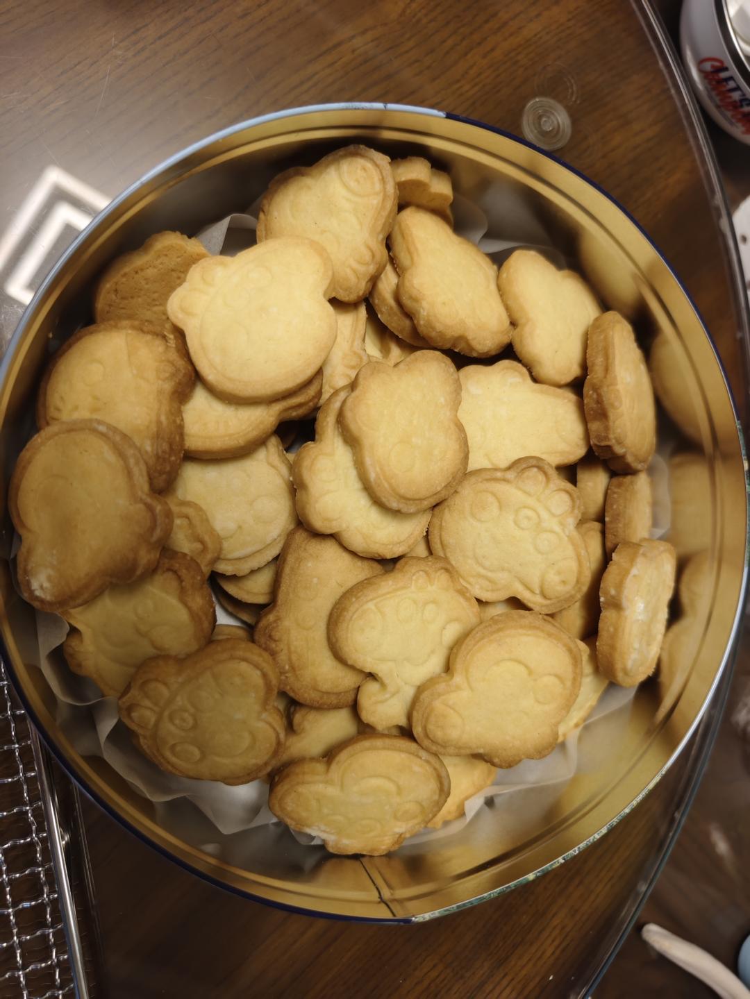 我喜欢吃小猪佩奇~~宝宝最爱的卡通小饼干~