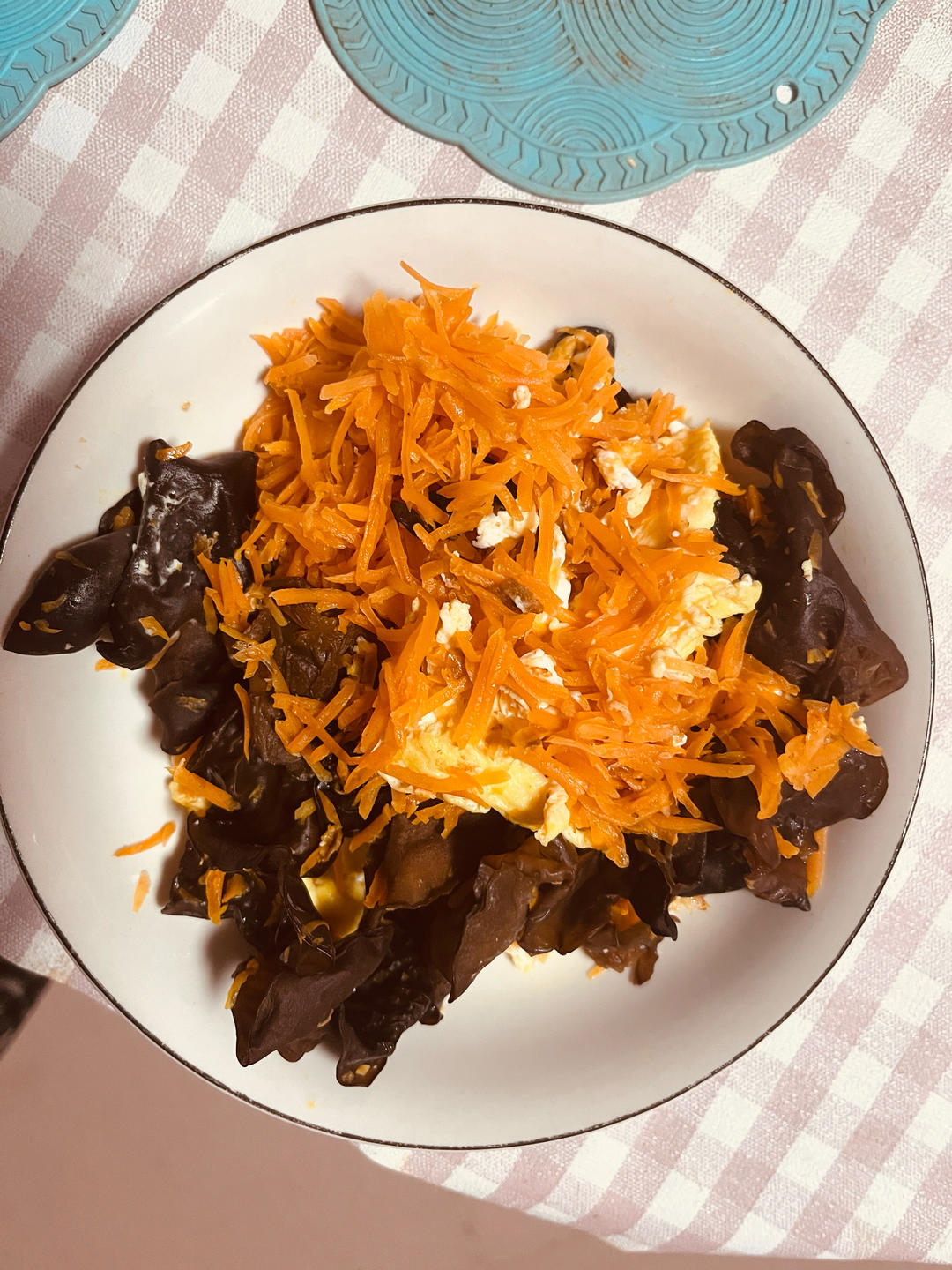木耳胡萝卜炒鸡蛋超级好吃
