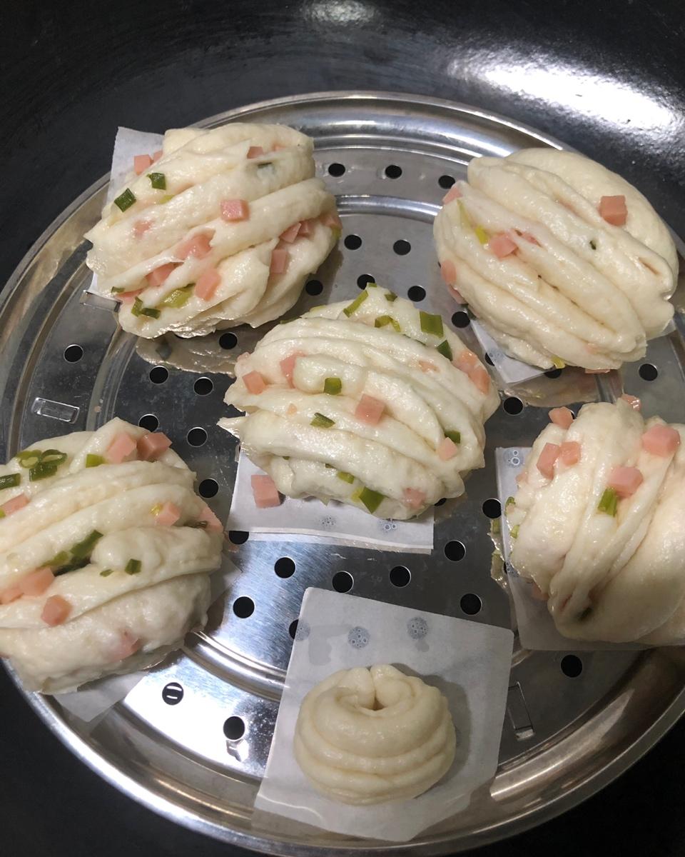 最好吃的火腿葱香花卷—附让葱不变黄的小窍门