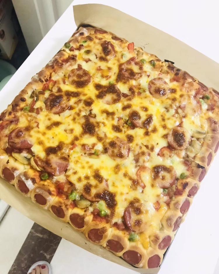 火腿卷边披萨