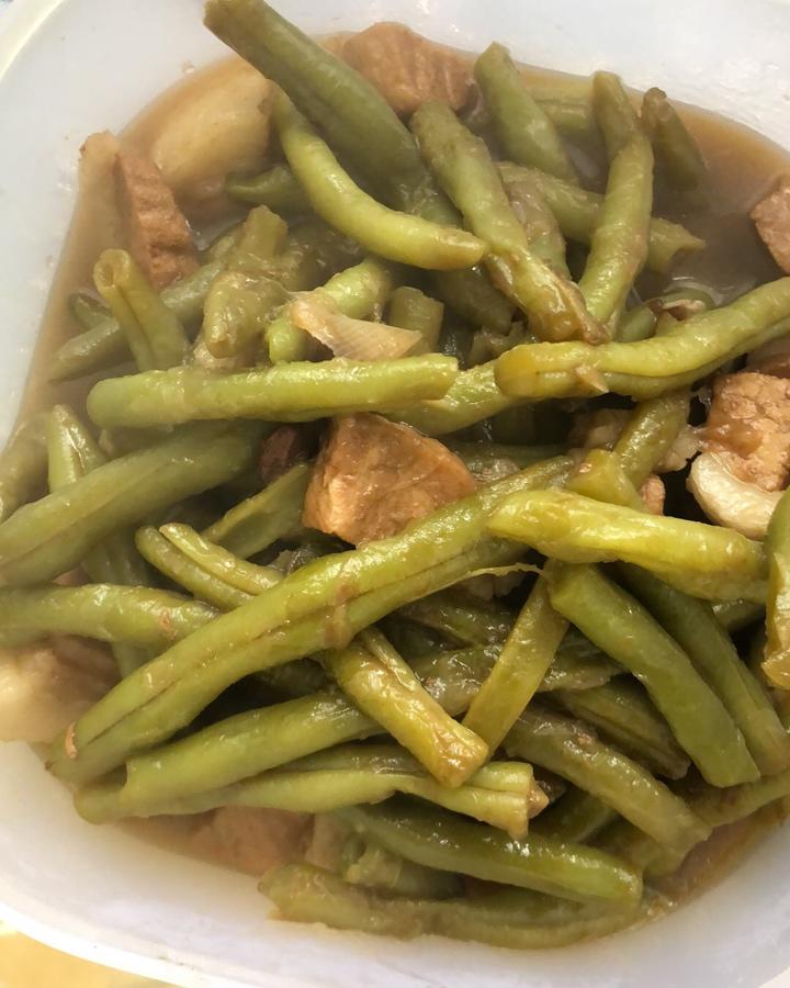 嘎嘎香五花肉炖豆角