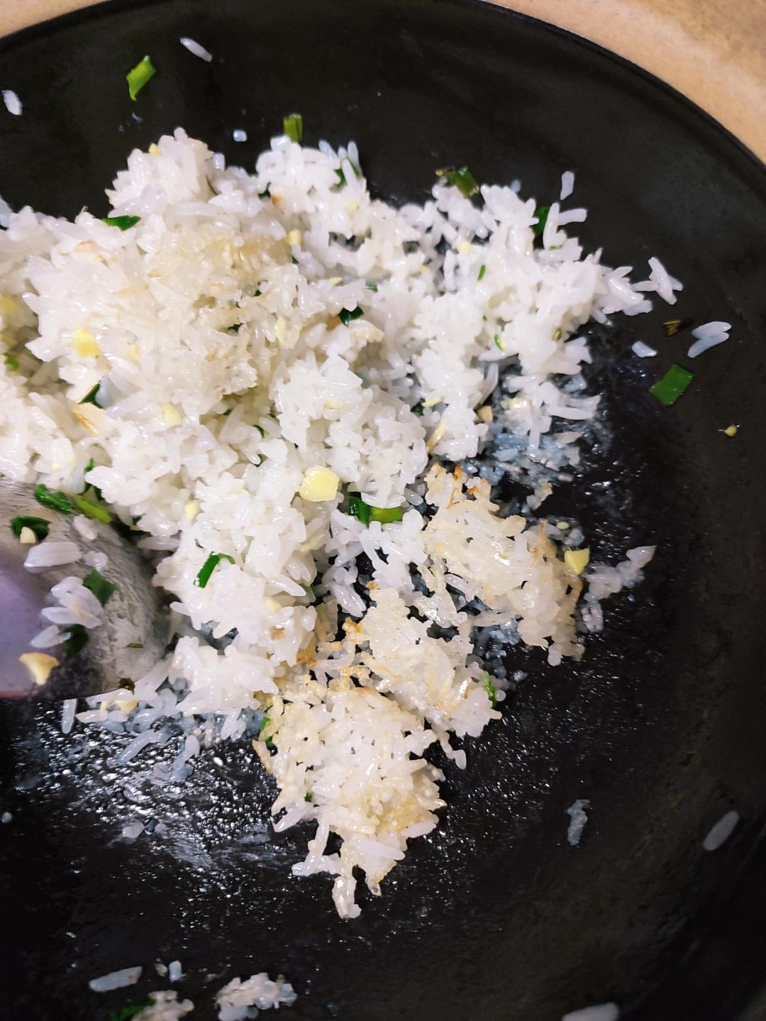 油盐饭，没菜吃饱饭，最简单的煲仔饭