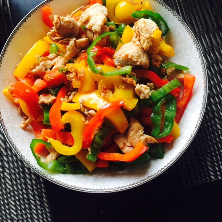 鸡胸肉炒彩椒