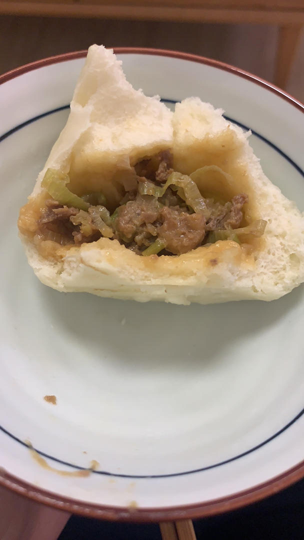 松软多汁的肉包子