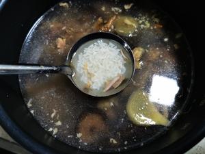 一鸡四吃：香菇鸡汤面、凉拌鸡丝、香菇咸鸡粥、白菜冻豆腐鸡汤煲的做法 步骤12