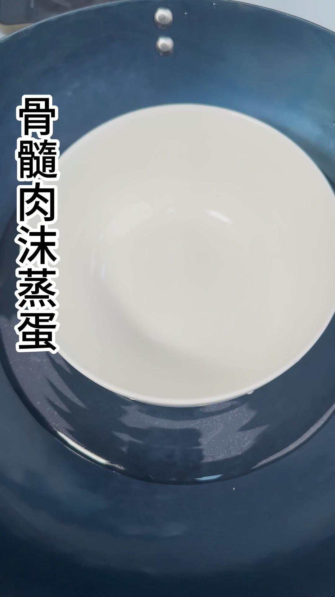 好吃又好看的蛋蒸牛骨髓，上桌就光盘