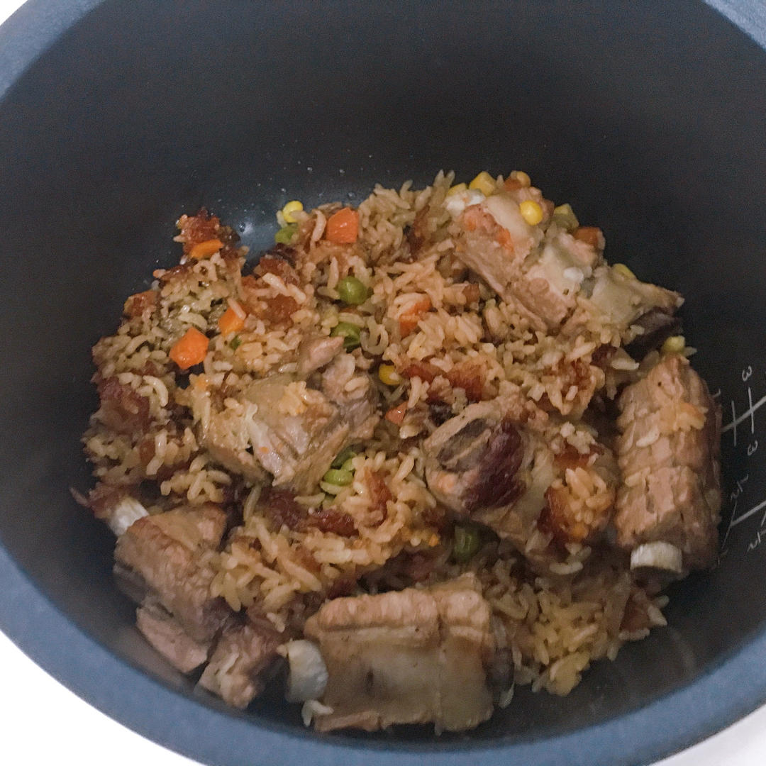 【排骨焖饭】