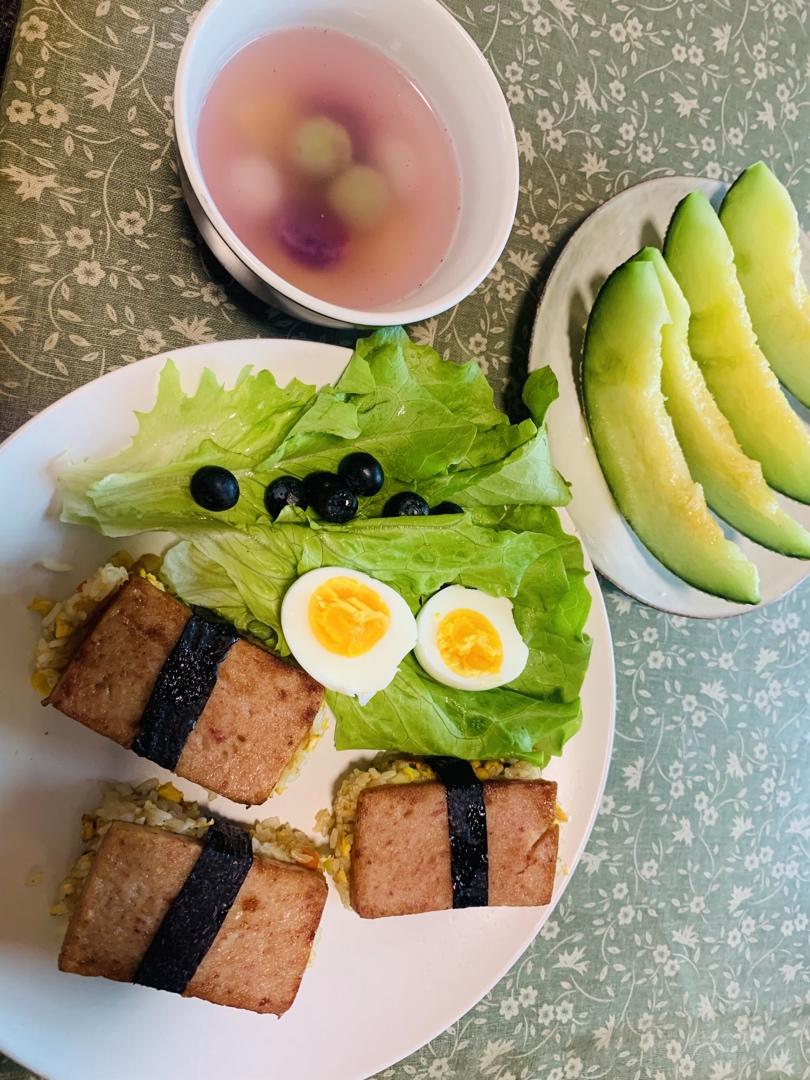 🍙工作日便当 盘一只闪亮午餐肉饭团🍙