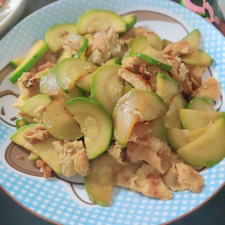 西葫芦炒鸡蛋(从不修图，拒绝夸张)