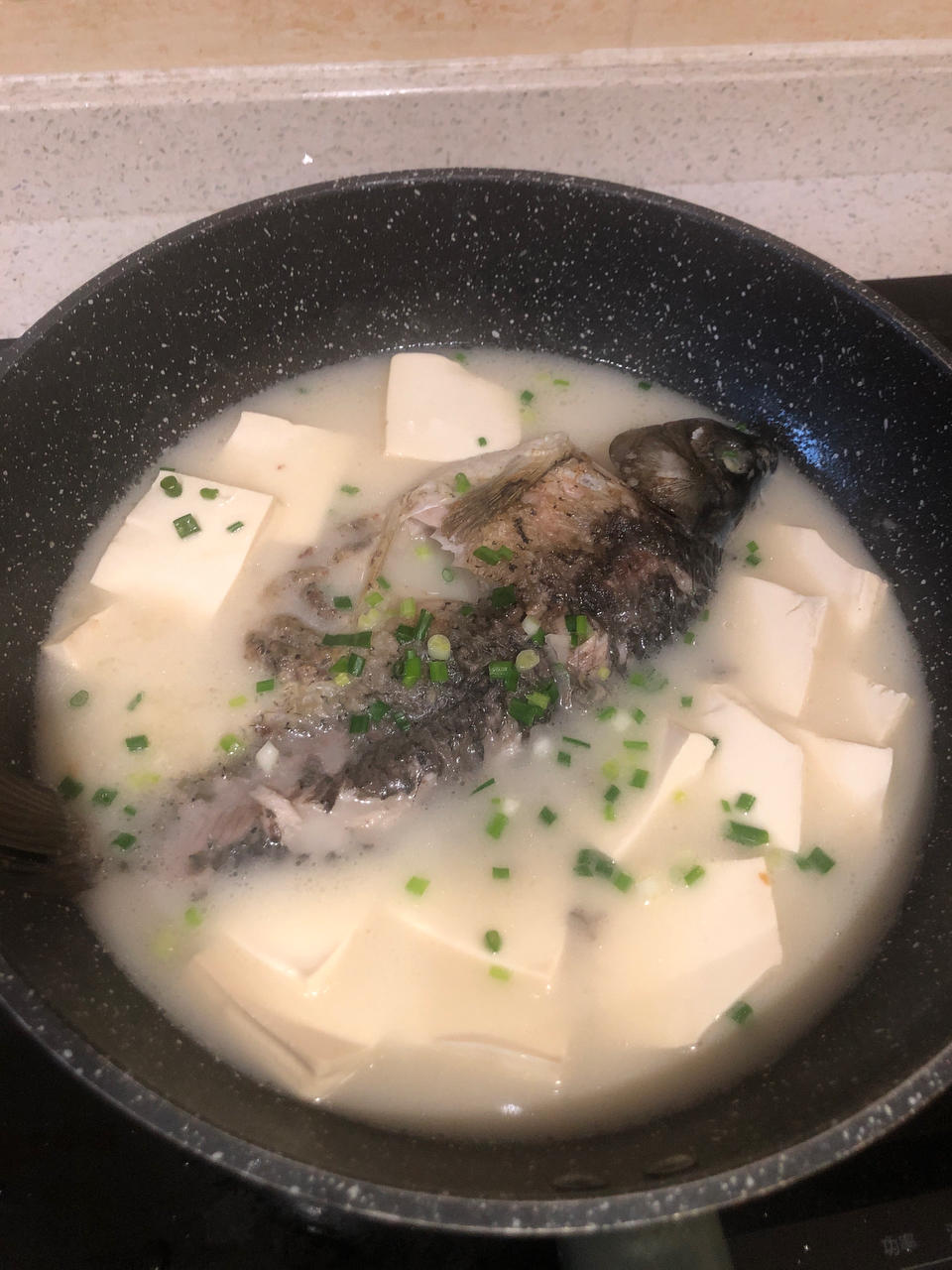 奶白鲫鱼豆腐汤|一条鱼最后的温柔