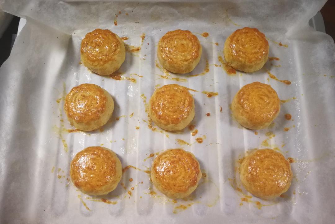 广式月饼—蛋黄莲蓉月饼