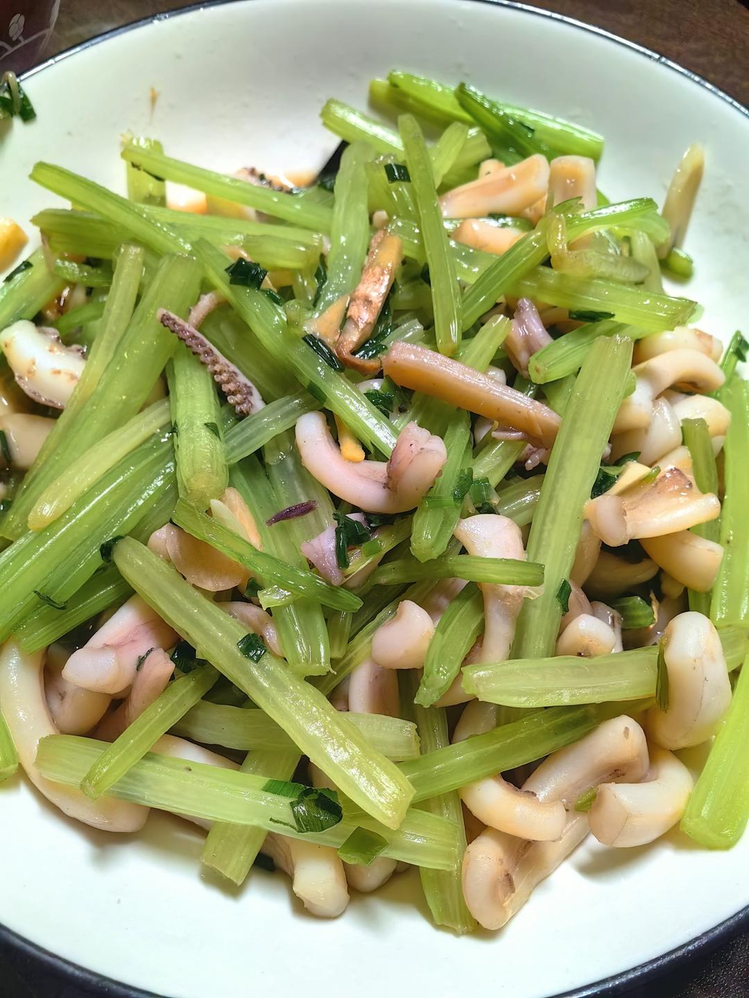 西芹炒鱿鱼