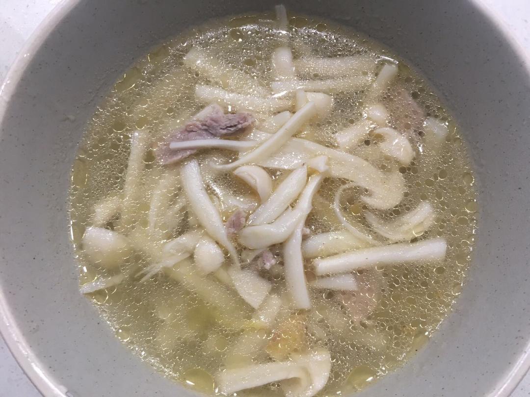 海鲜菇肉丝汤