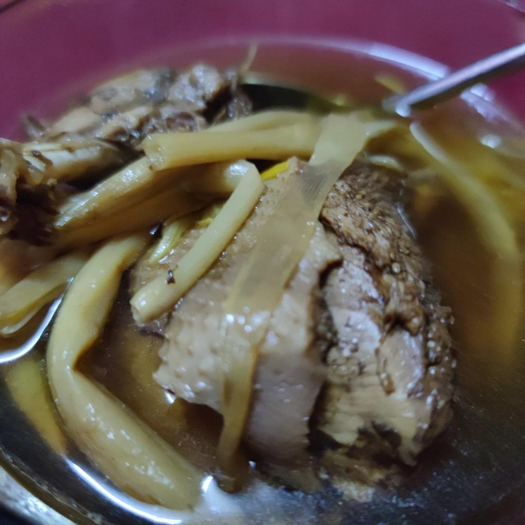大白老鸭黄花菜汤