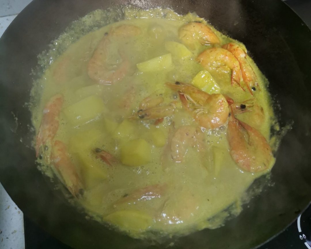 椰香苹果咖喱虾的做法 步骤4