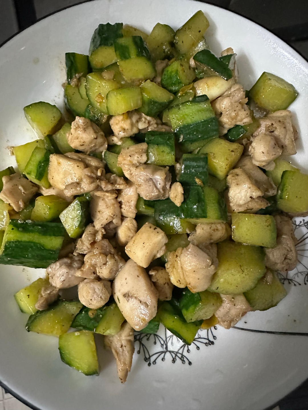 鸡腿肉炒黄瓜