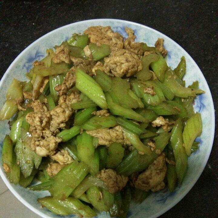 芹菜炒鸡蛋