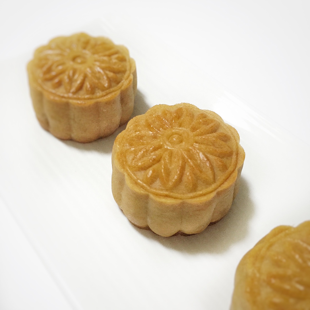 广式月饼－－蛋黄豆沙月饼