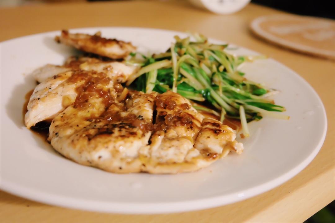 酷炫屌炸天好吃的煎鸡胸肉（香蒜蜂蜜煎鸡胸肉）