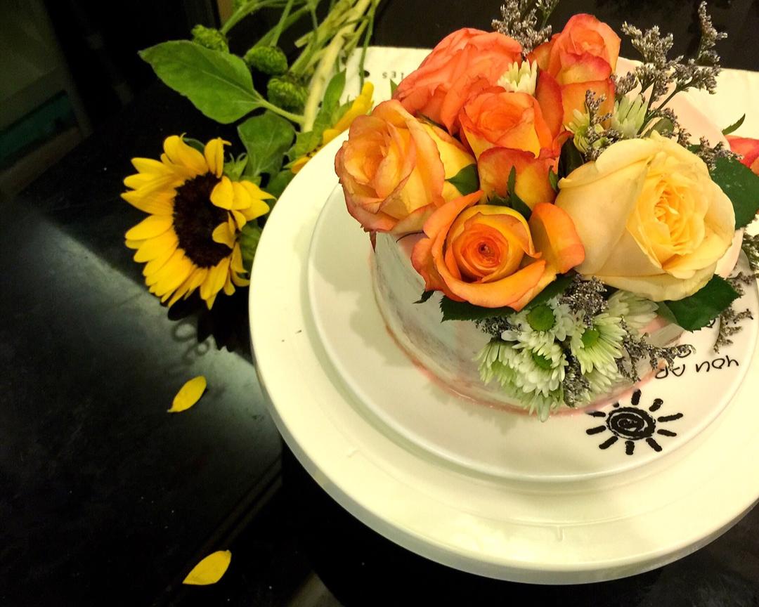 重瓣玫瑰牛乳酪鲜花裸蛋糕———中街1946重瓣巨玫瑰&牛乳雪糕的做法