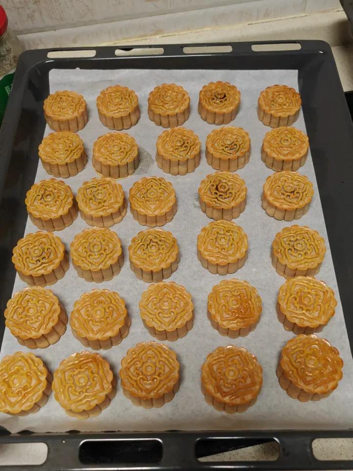 广式月饼—蛋黄莲蓉月饼