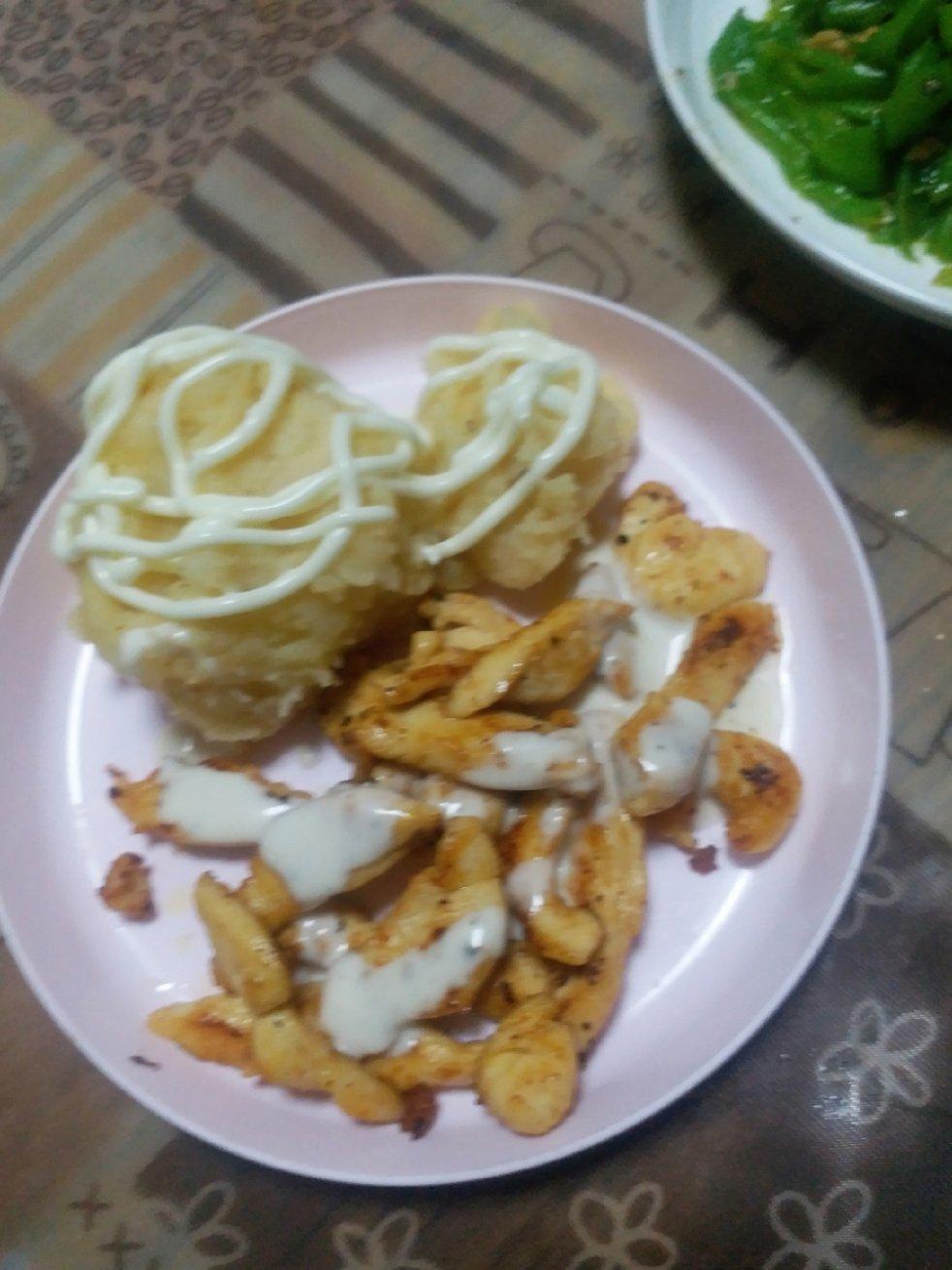 颜值超高的土豆泥鸡肉沙拉🥗