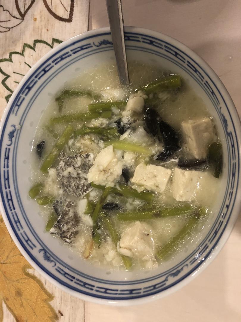 健脾养胃有助消化促进伤口愈合的超营养鲜美鱼汤（鲈鱼版）